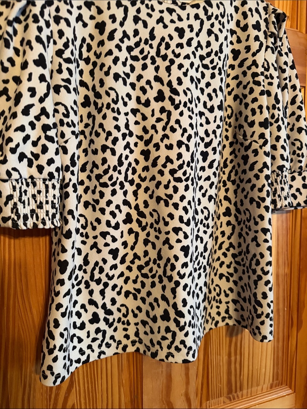 MELLODAY Black and White Leopard Puff Sleeve Blouse - Picture 4 of 11